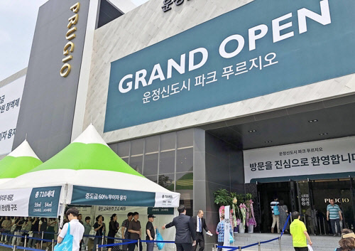 지난 주말 2800가구가 동시 분양된 파주 운정신도시에서 19일 운정신도시 파크 푸르지오를 시작으로 청약이 본격화된다.<연합뉴스>